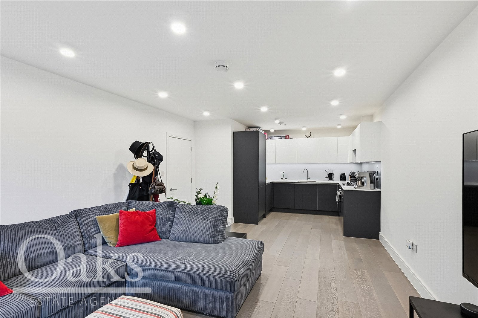 Flat Bensham Grove in Greater London