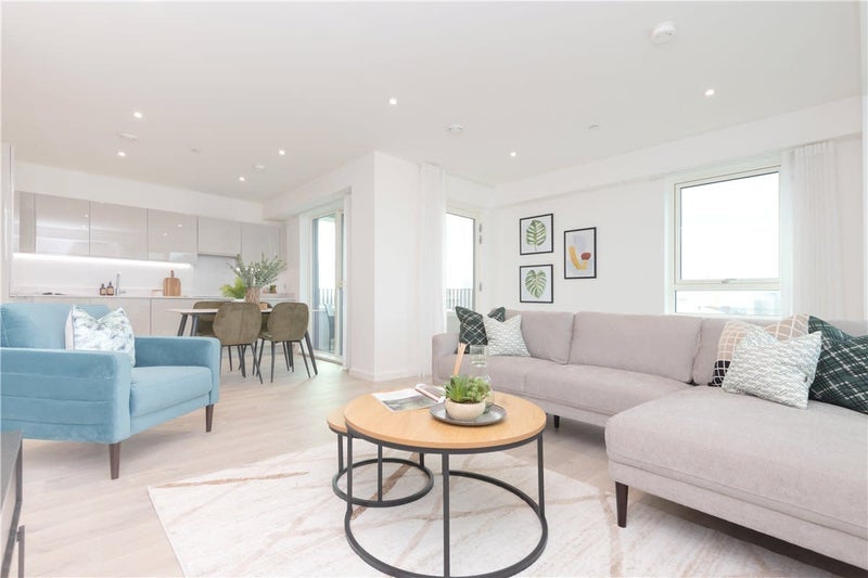 Room Heartwell Avenue in Greater London