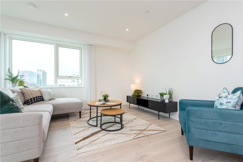 Room Heartwell Avenue in Greater London