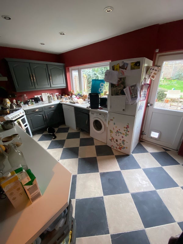 Room Bradley Road in Greater London