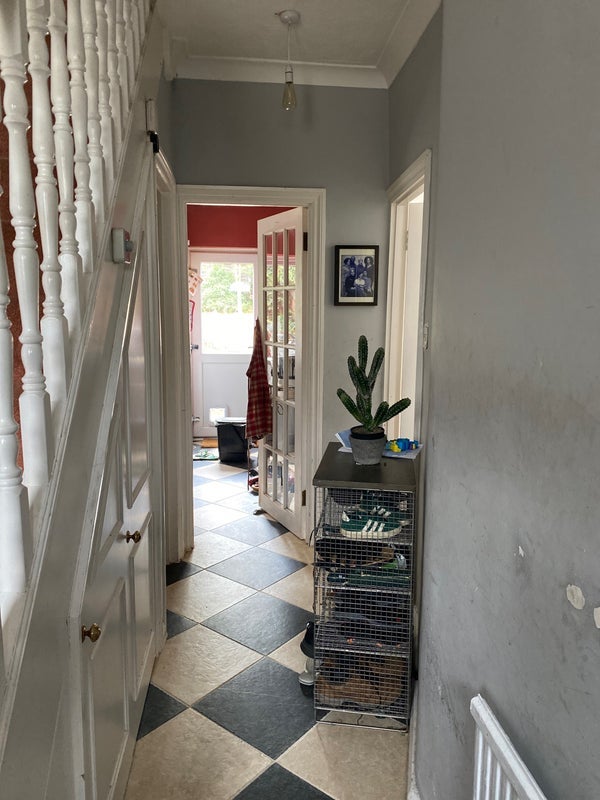 Room Bradley Road in Greater London