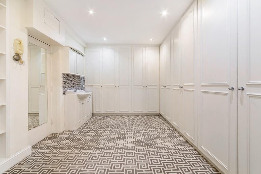 House Bramham Gardens in Greater London