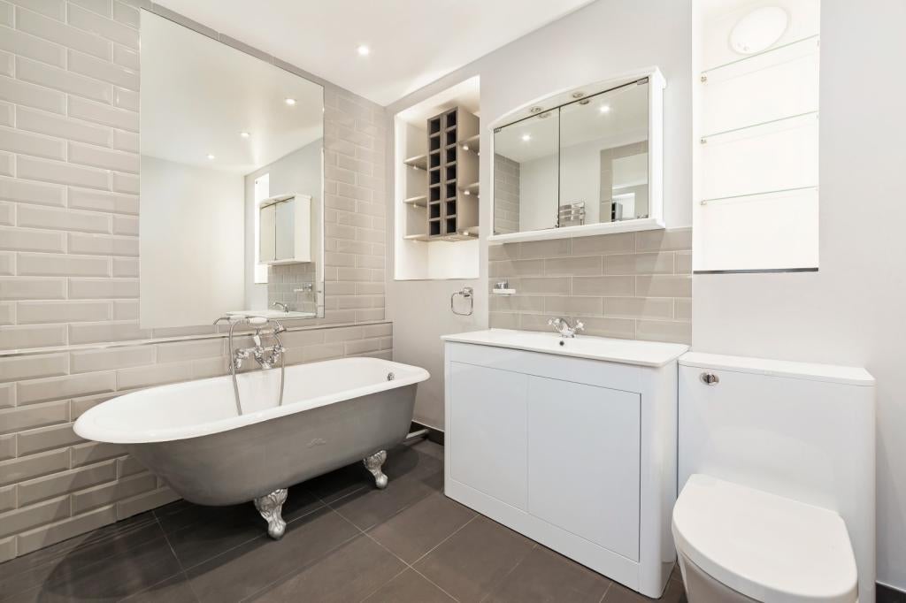 House Bramham Gardens in Greater London