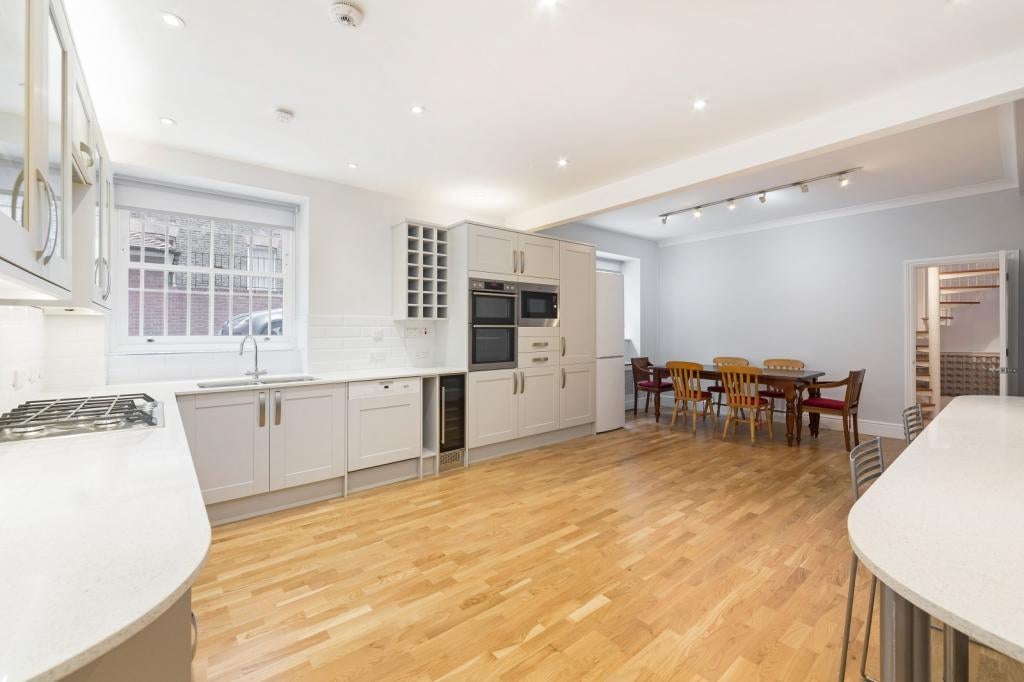 House Bramham Gardens in Greater London