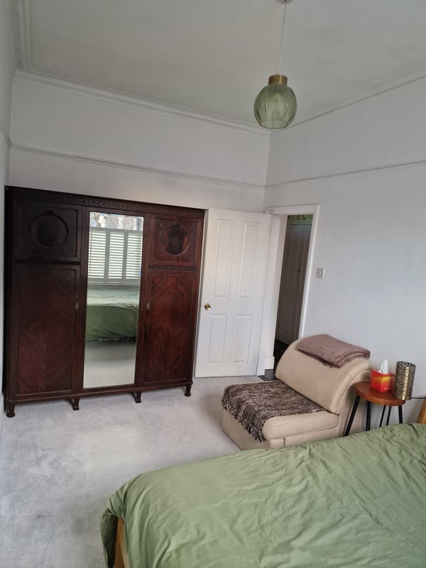 Room Seymour Avenue in Bristol