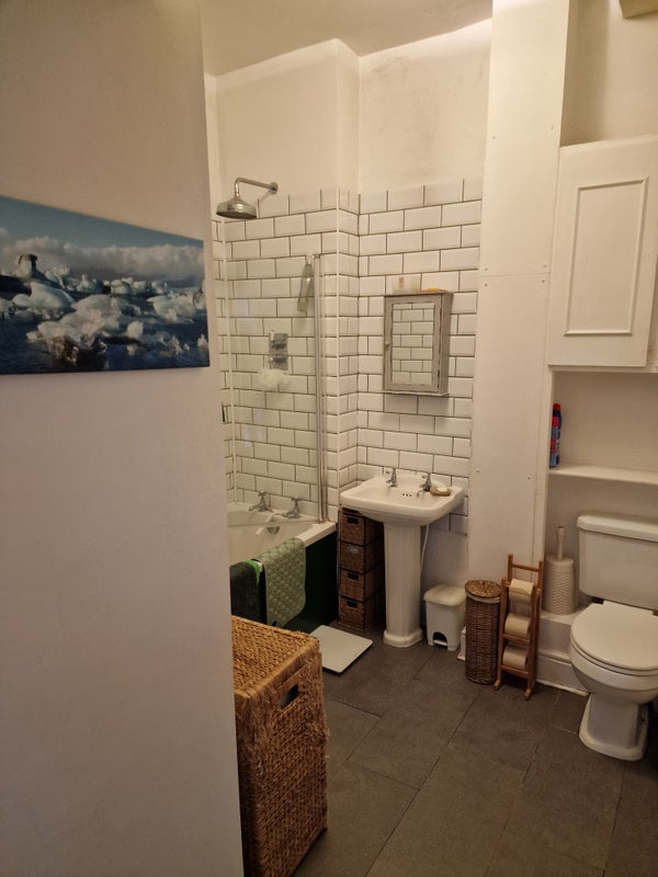Room Seymour Avenue in Bristol