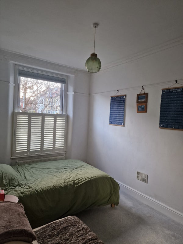 Room Seymour Avenue in Bristol
