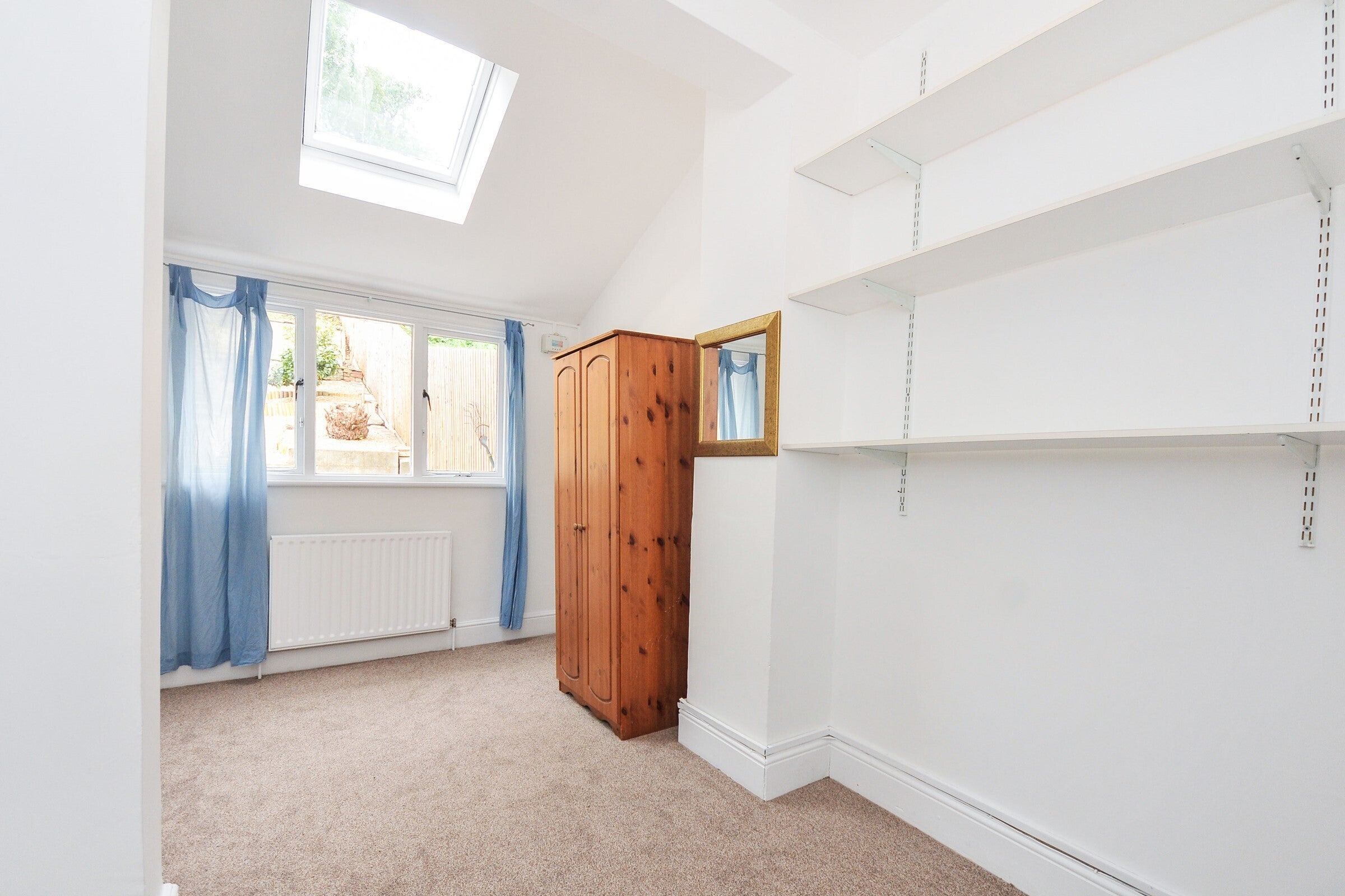 Flat Sandrock Road in Greater London