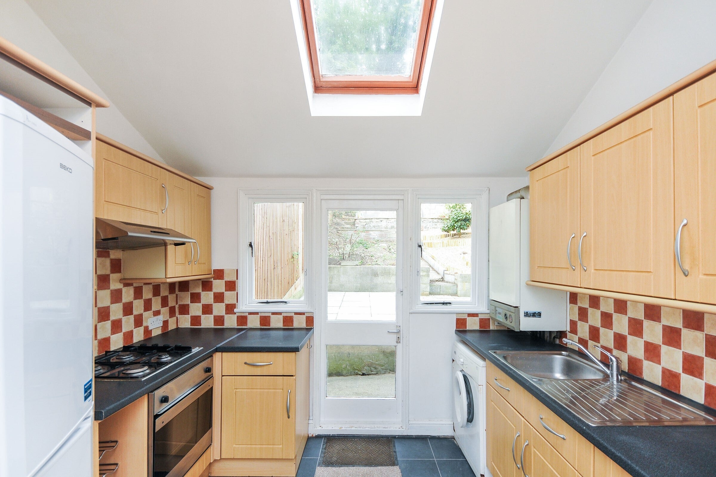 Flat Sandrock Road in Greater London