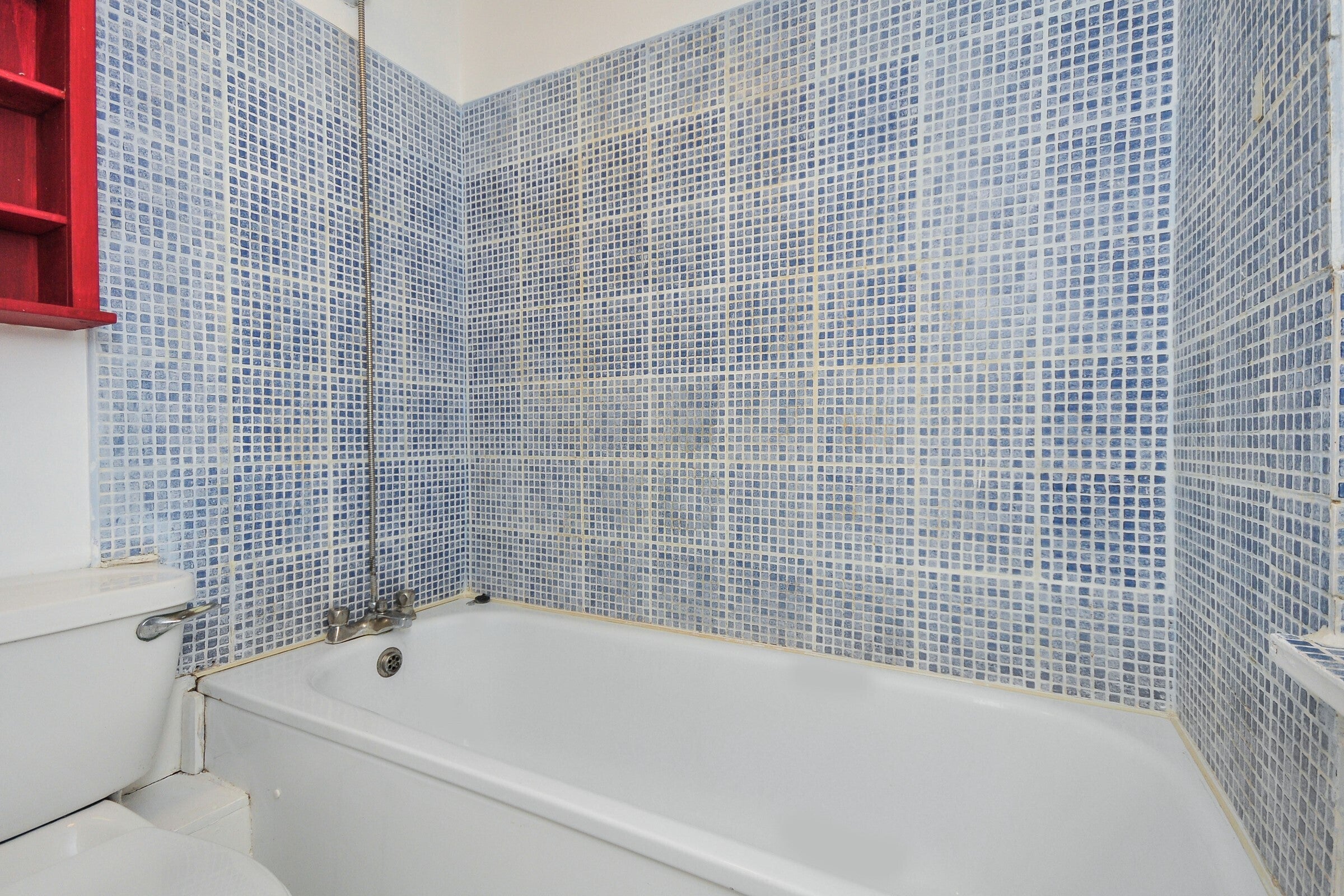 Flat Sandrock Road in Greater London
