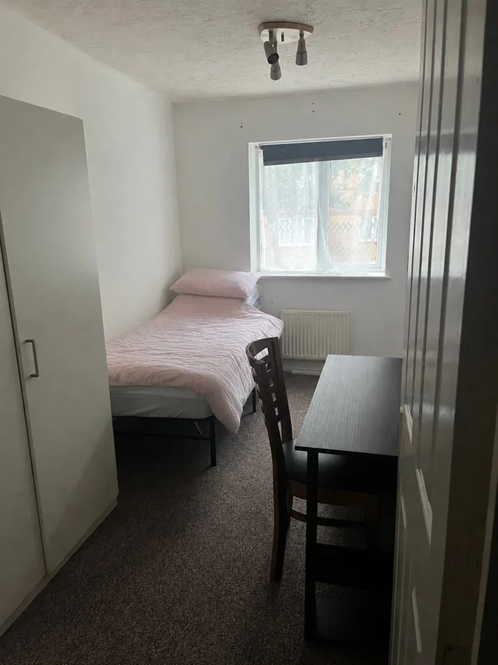 Flat Franklin Way in Greater London