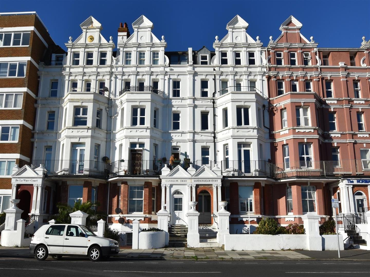 Flat De La Warr Parade in Rother