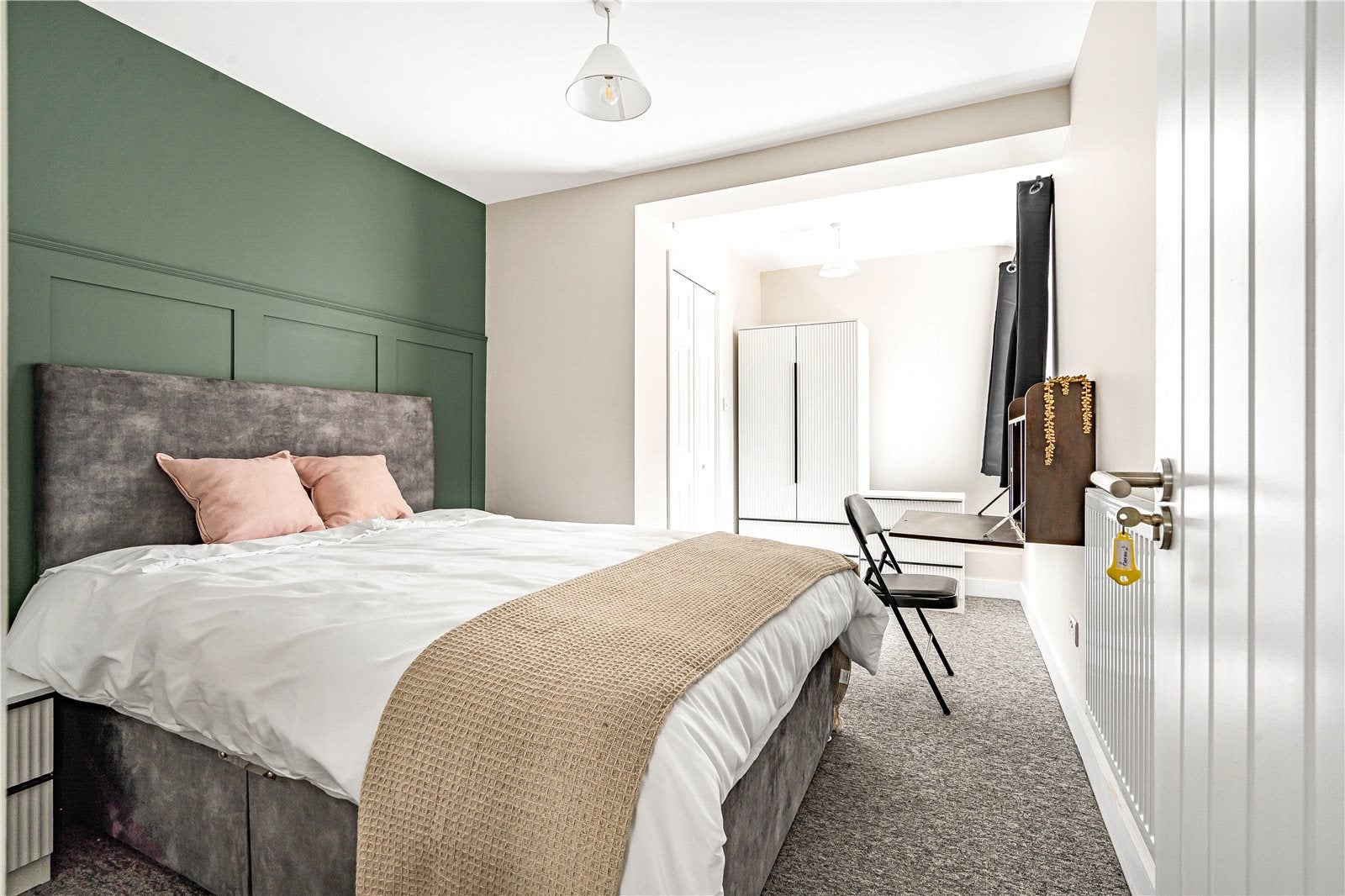 Room Dunmore in Guildford