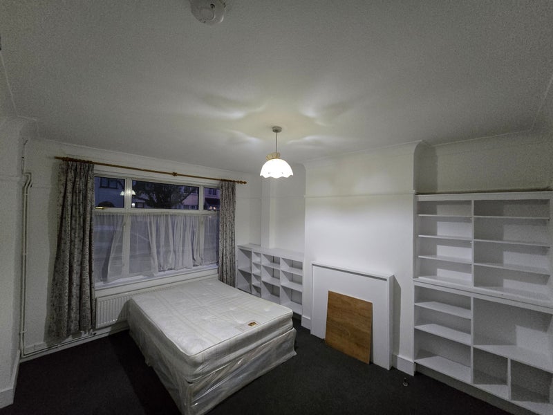 Room Limpsfield Avenue in Greater London