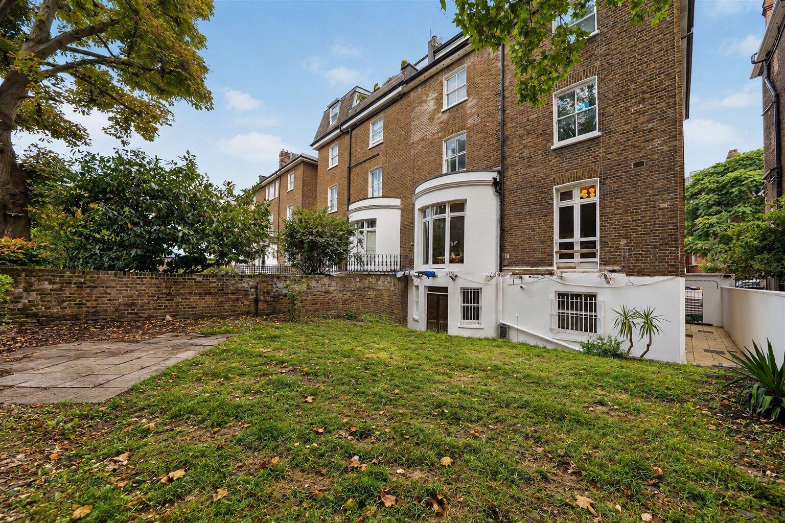 Flat Eton Avenue in Greater London