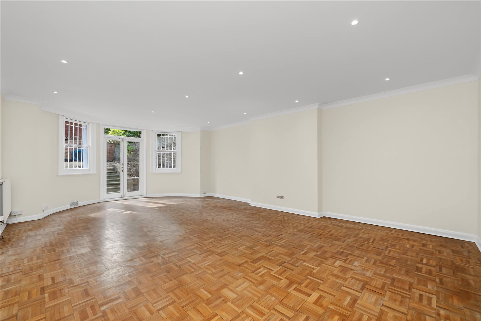 Flat Eton Avenue in Greater London