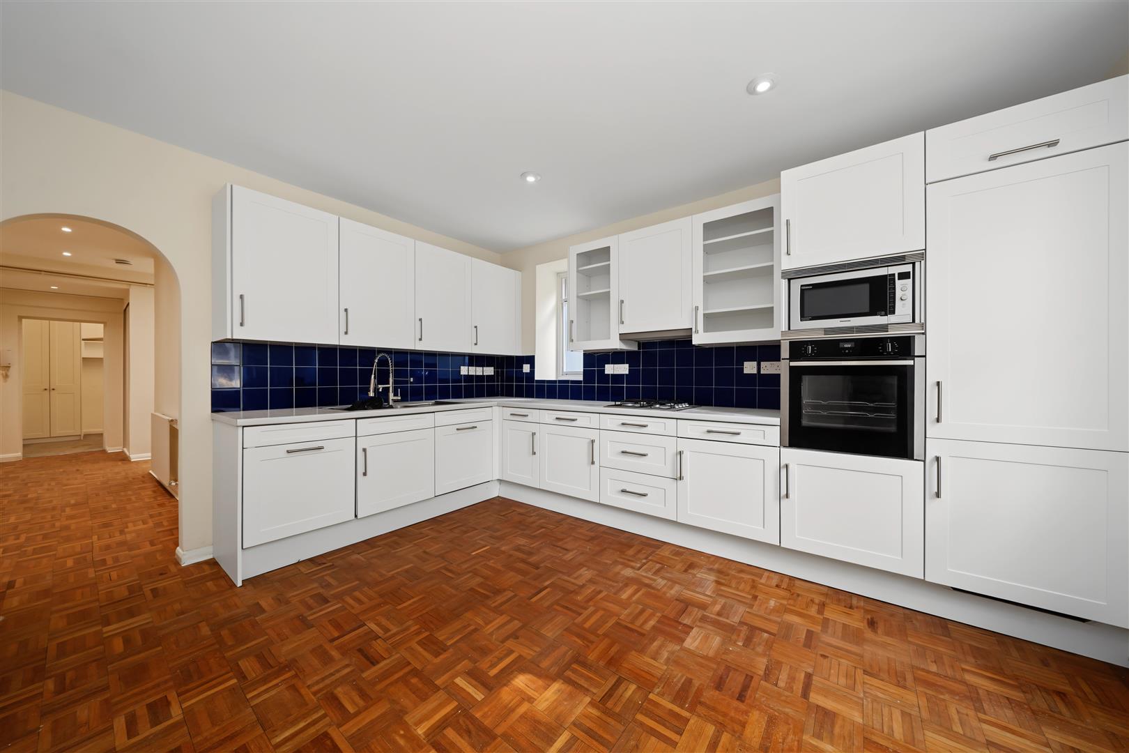 Flat Eton Avenue in Greater London