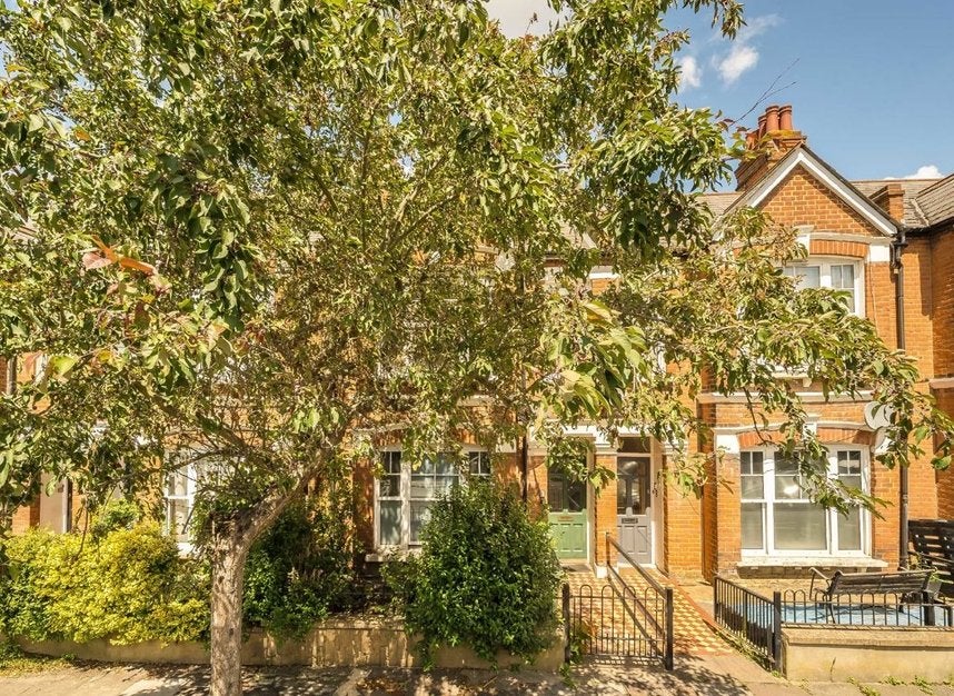 Flat Midmoor Road in Greater London