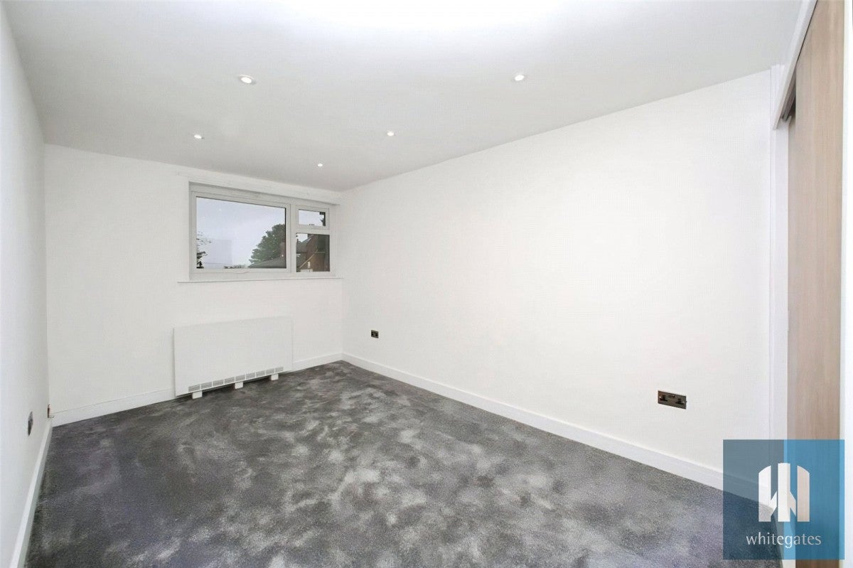 Flat Clarendon Road in Leeds