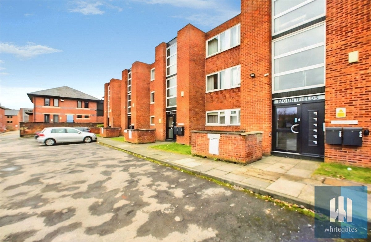 Flat Clarendon Road in Leeds