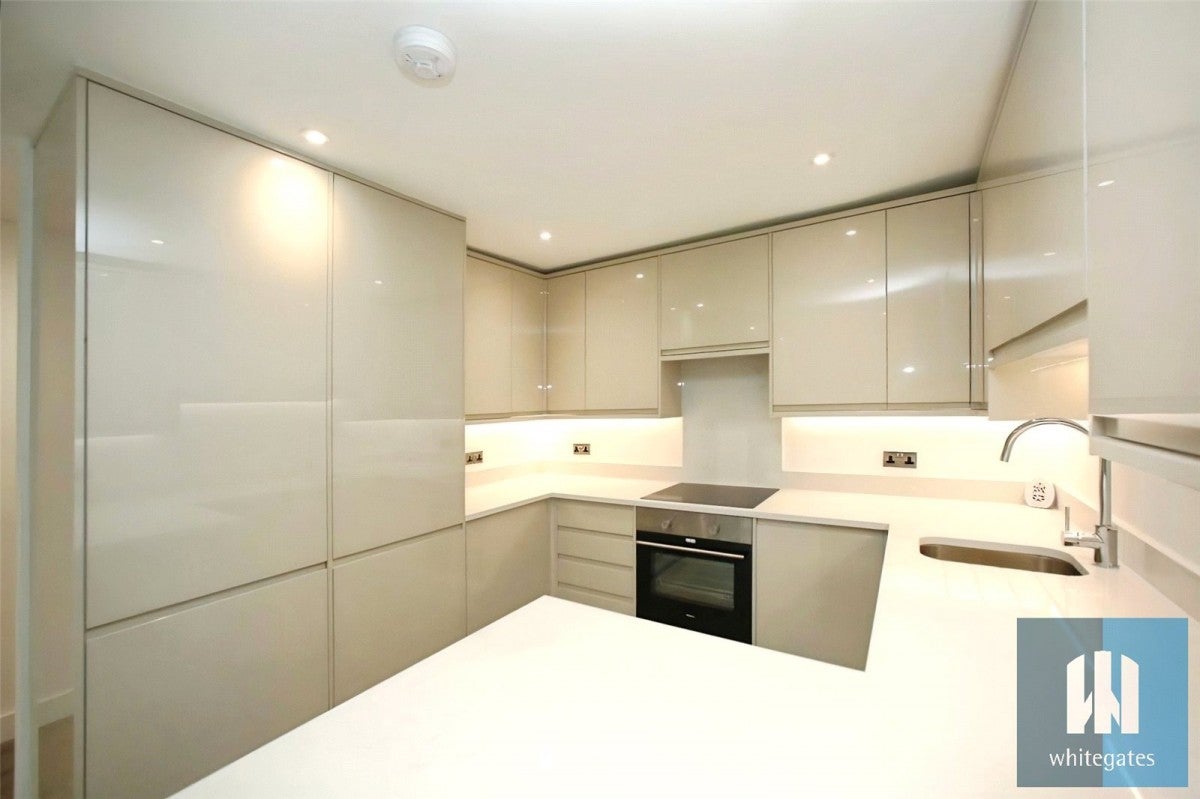 Flat Clarendon Road in Leeds
