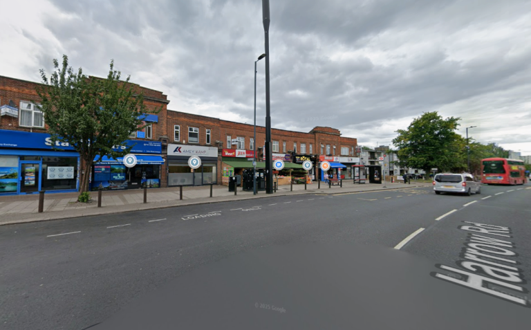 Flat Harrow Road in Greater London