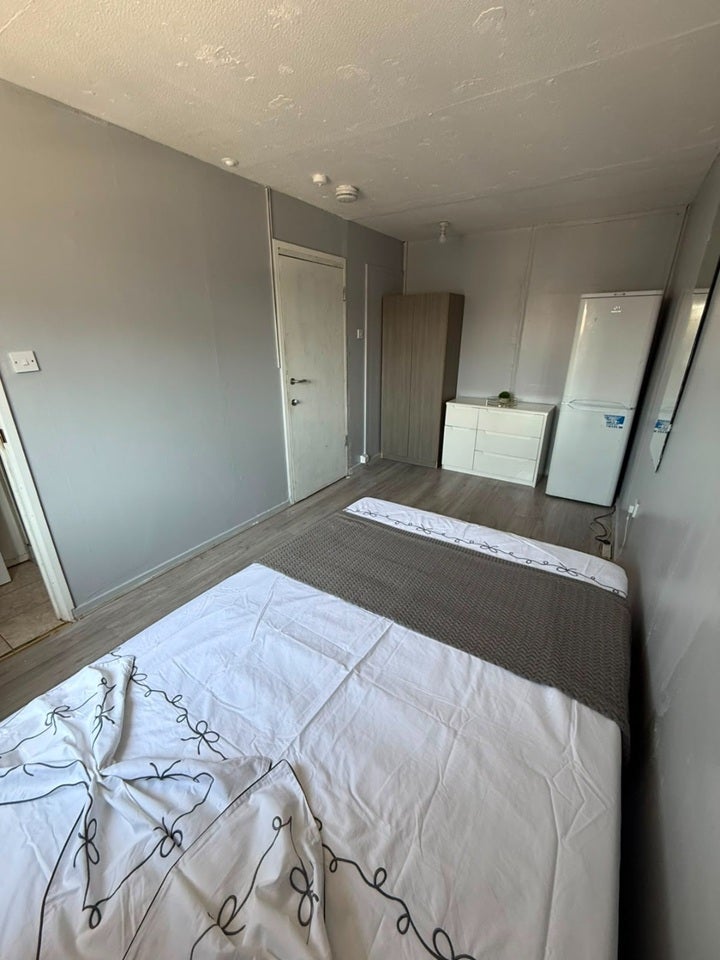 Room Shipman Road in Greater London