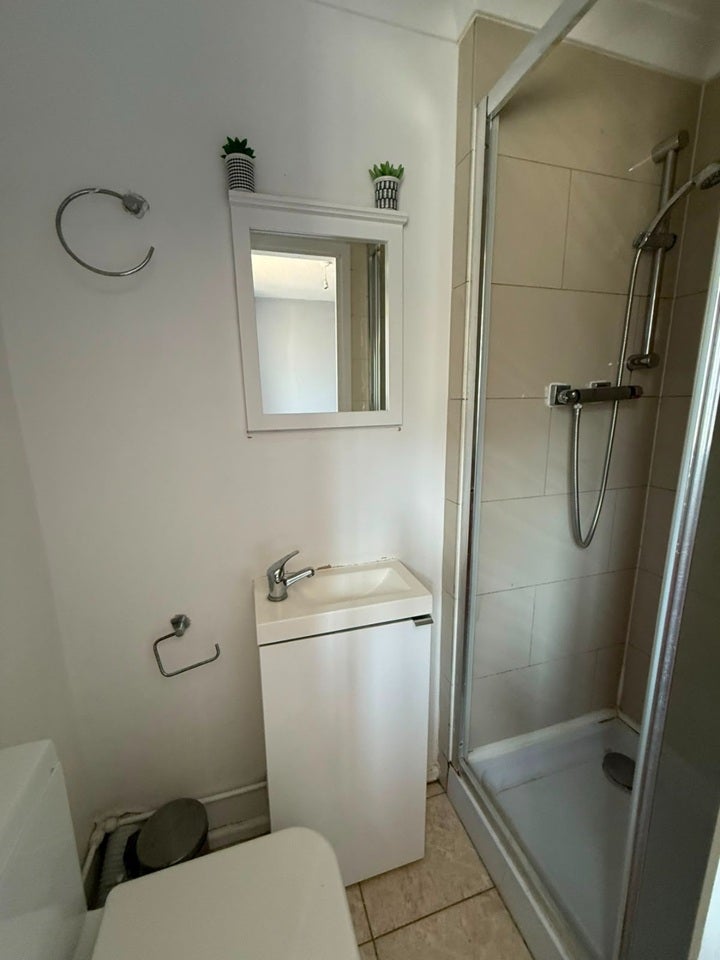 Room Shipman Road in Greater London