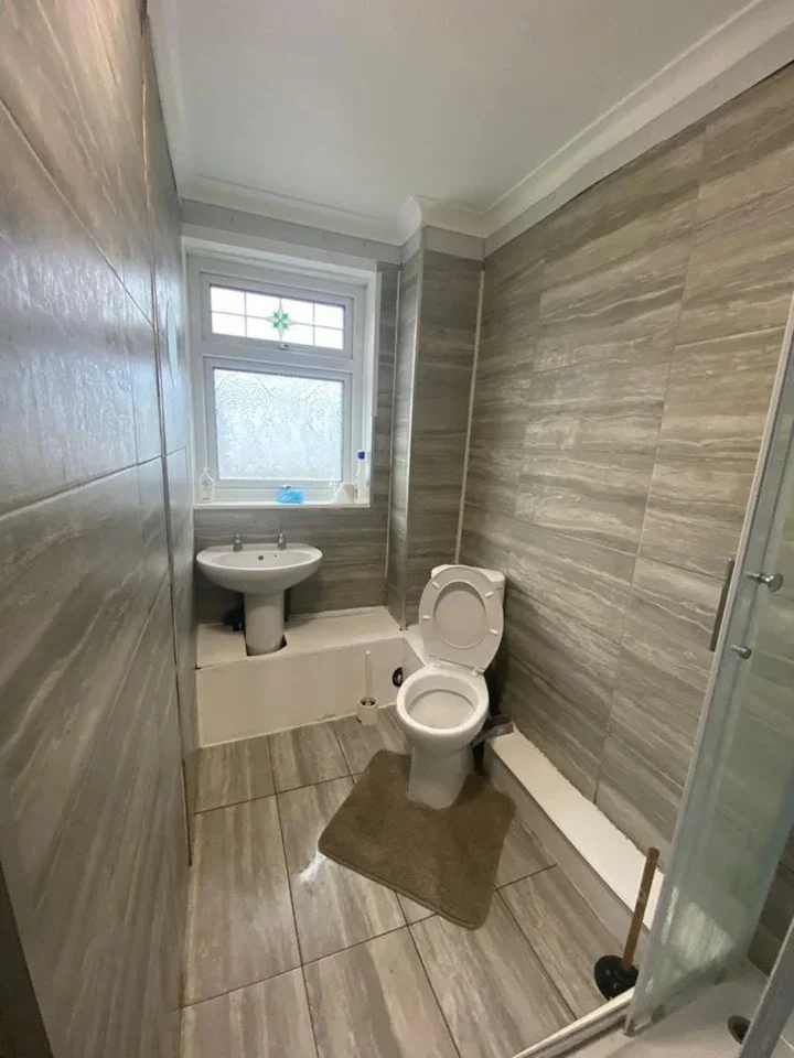 Room Shipman Road in Greater London