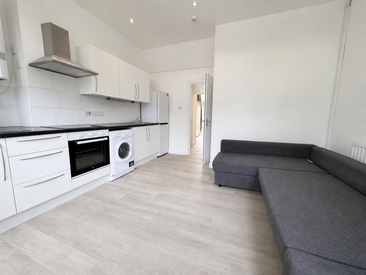 Flat Ninian Road in Cardiff