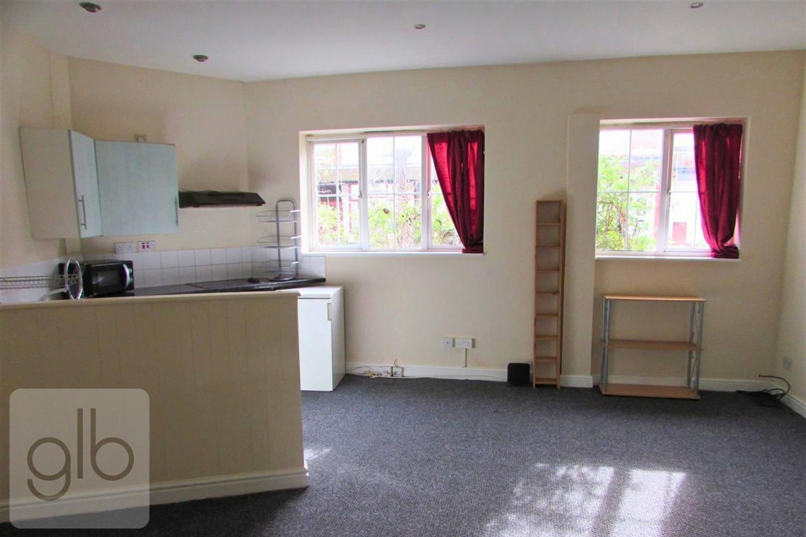 Flat Bolingbroke Road in Coventry