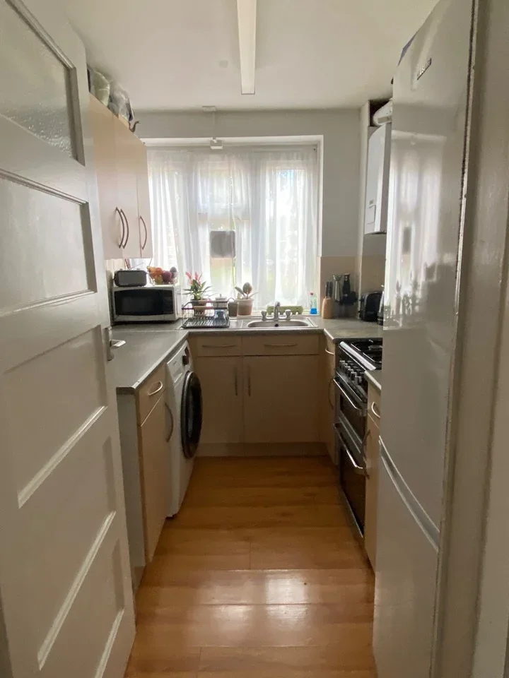 Room Challoner Close in Greater London