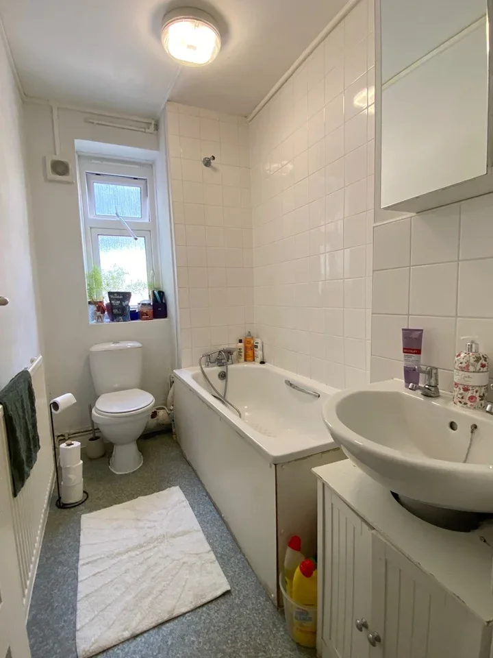 Room Challoner Close in Greater London