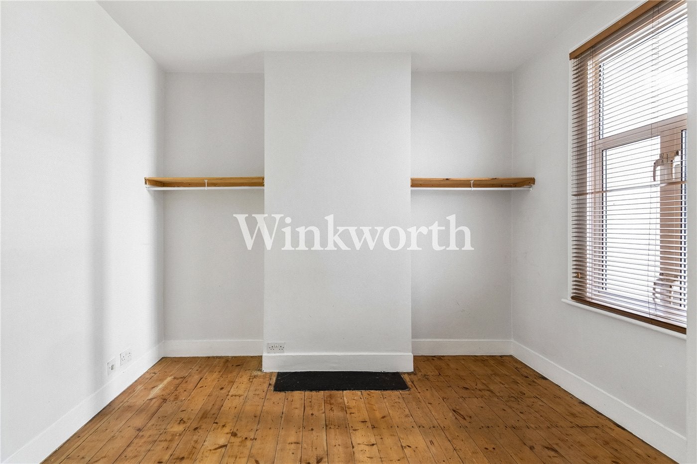 Flat Fairbourne Road in Greater London