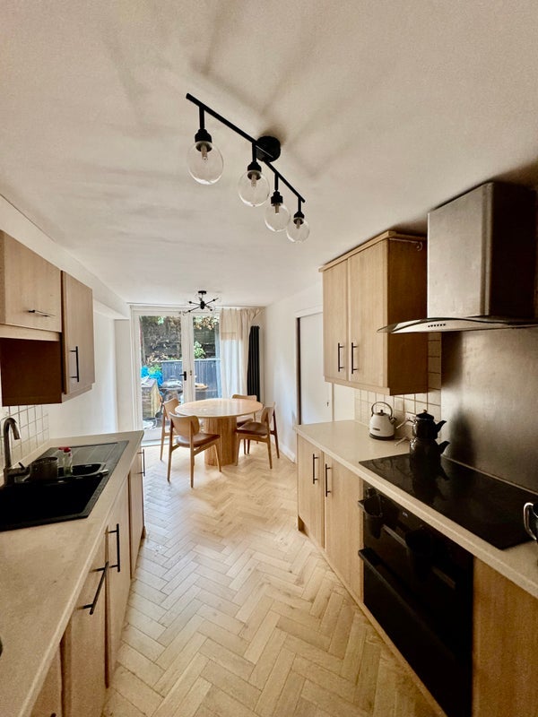 Room Great Western Road in City of Westminster