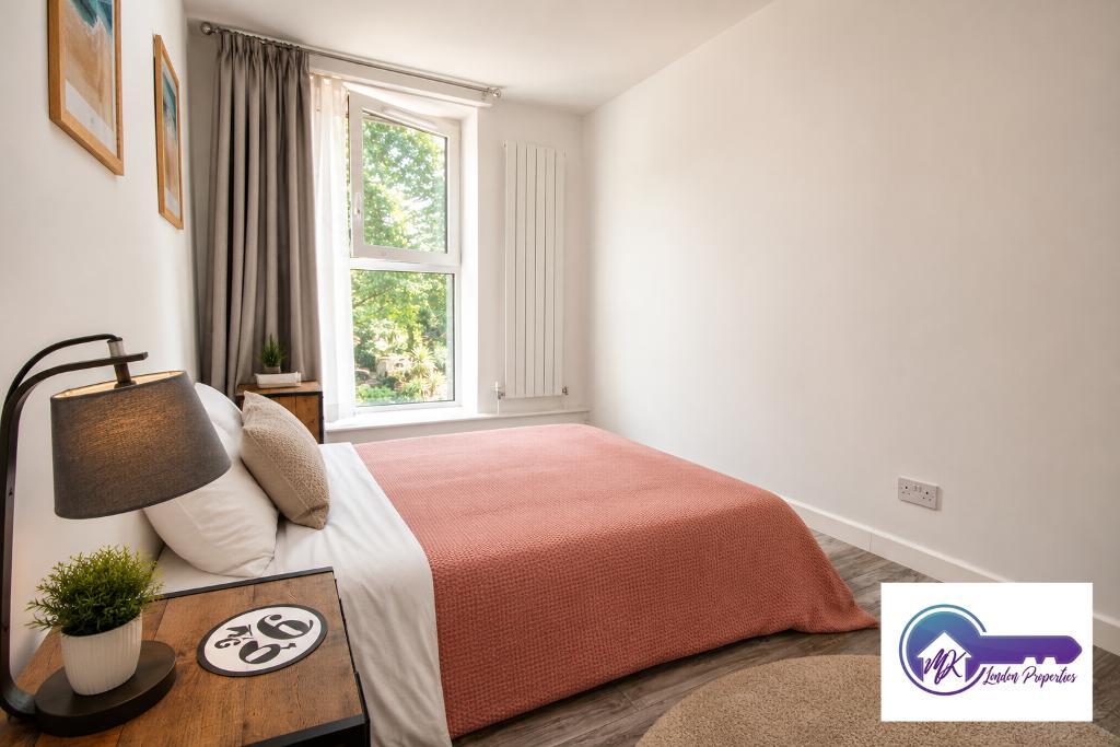 Flat Adelaide Road in Greater London
