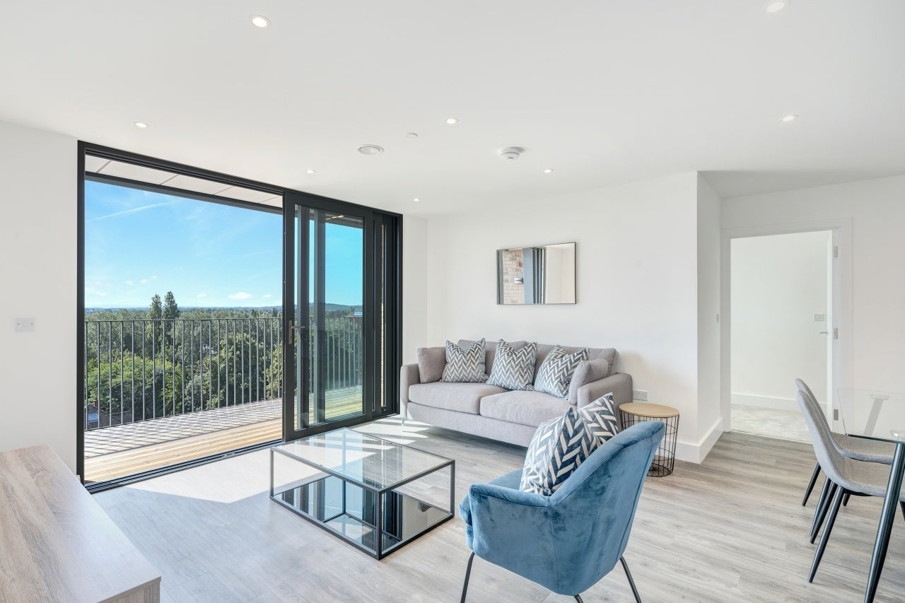 Flat Fairfield Avenue in Borough of Spelthorne
