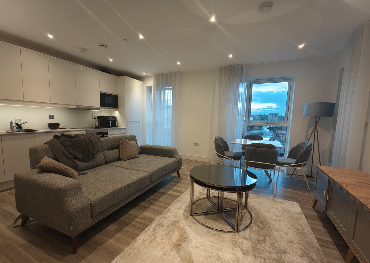 Flat Colindale Gardens in Greater London