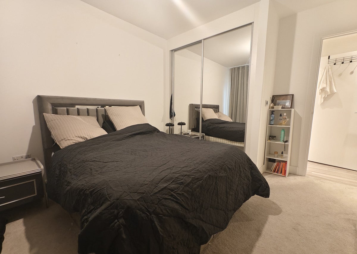 Flat Colindale Gardens in Greater London