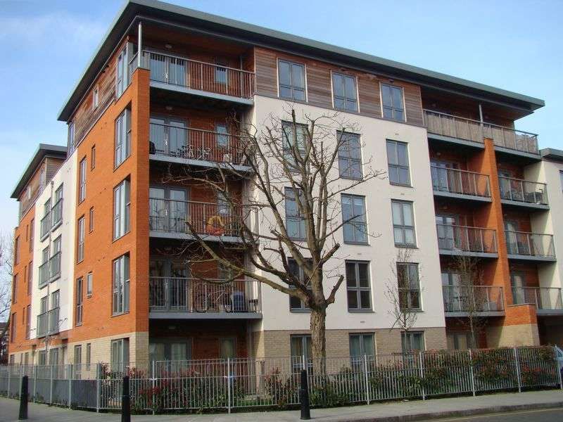 Flat Bow Road in Greater London