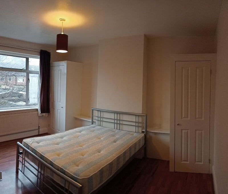 Room Harold Road in Greater London