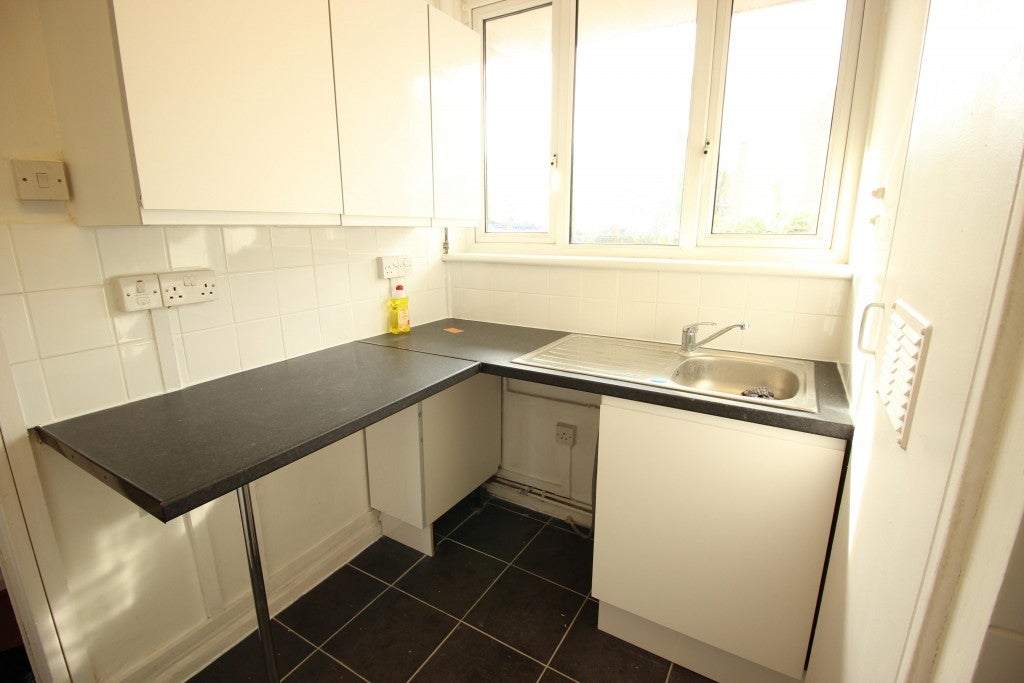 Flat Dod Street in Greater London