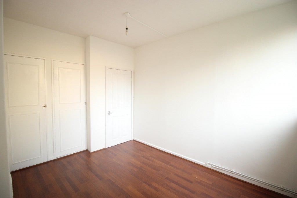 Flat Dod Street in Greater London