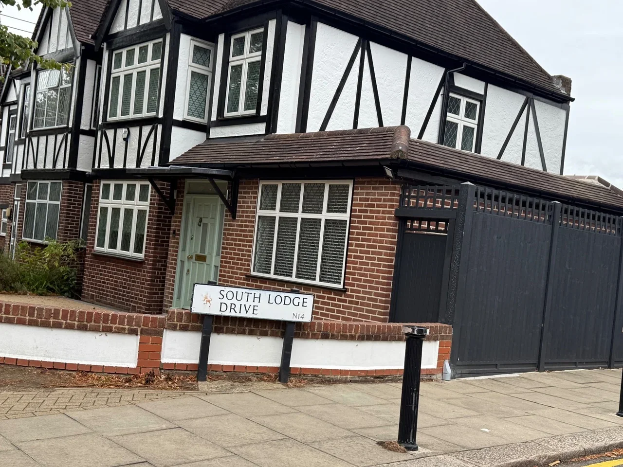 Room Bramley Road in Greater London