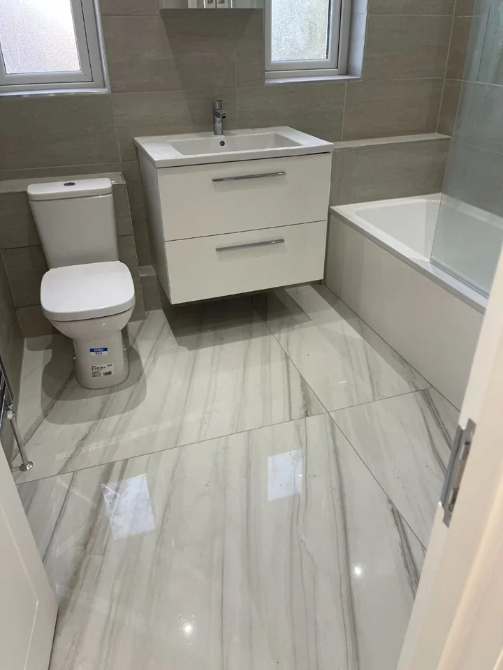 Room Bramley Road in Greater London