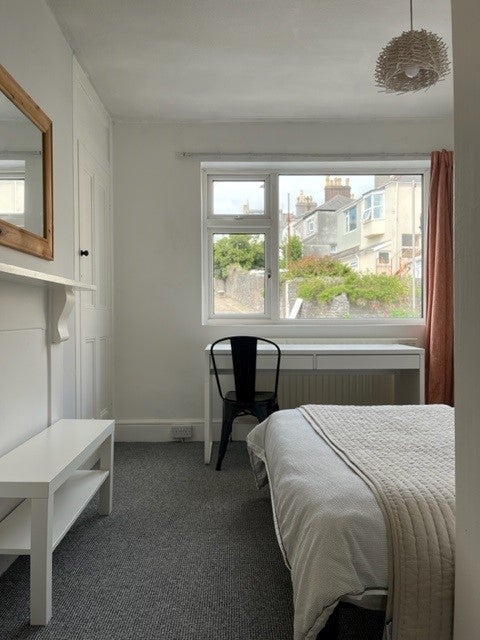Room Beaumont Road in Plymouth