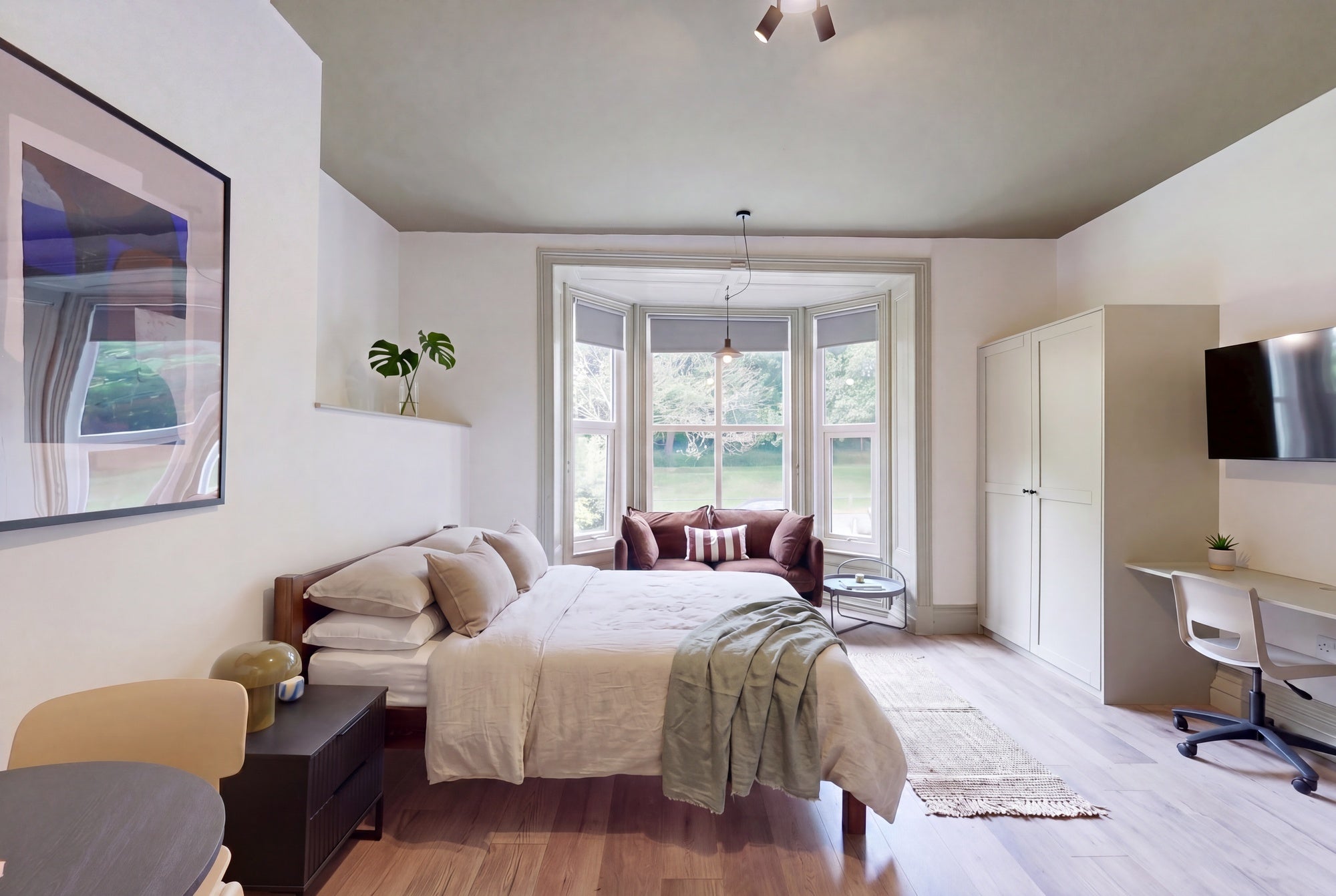 Room Moorland Road in Leeds