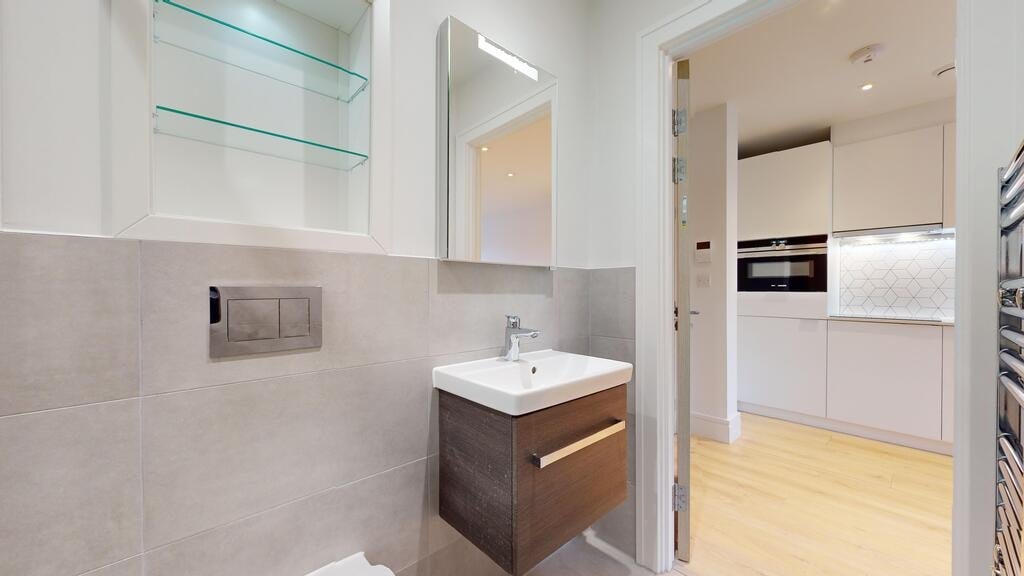 Flat Beverley Way in Greater London