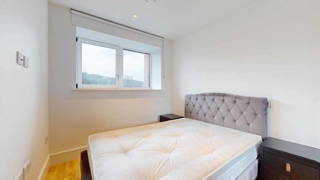 Flat Beverley Way in Greater London