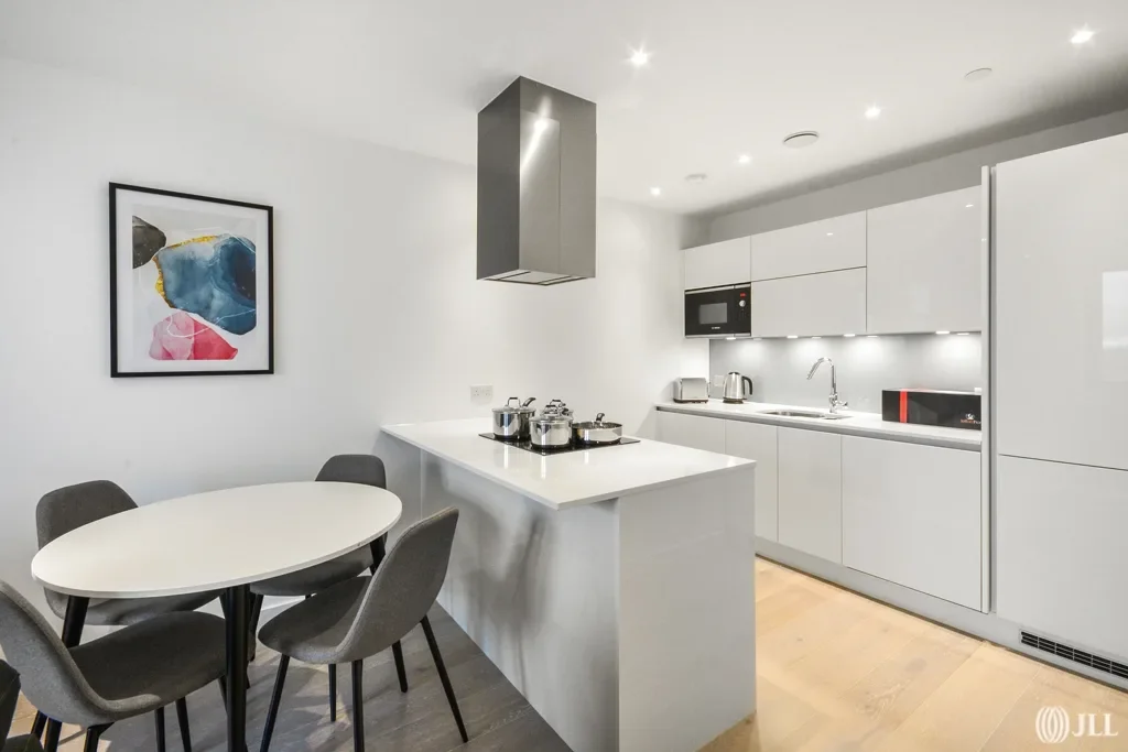 Flat City North Place in Greater London